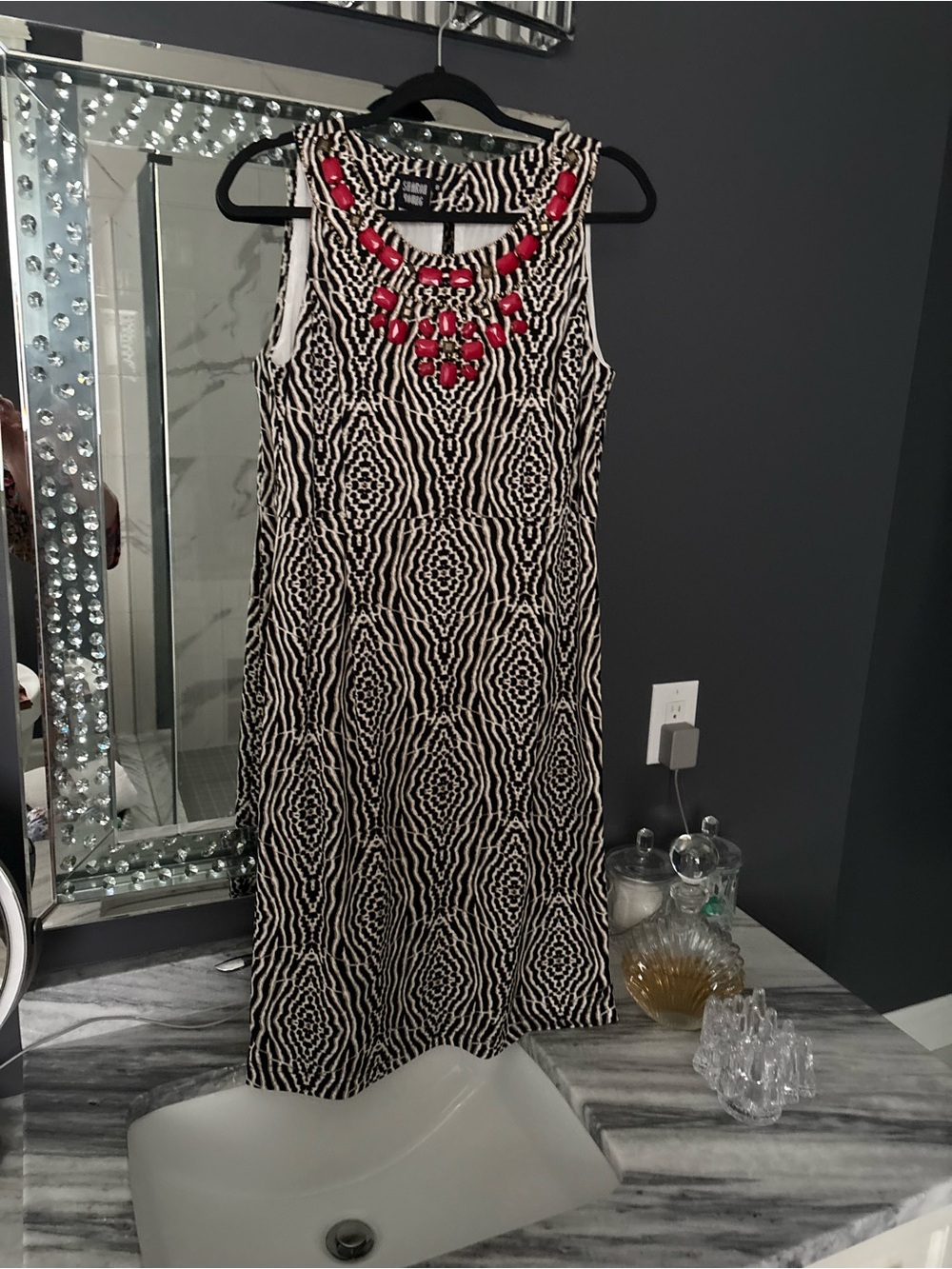 Sleeveless Black & White Patterned Shift Dress with Red Accent size 8